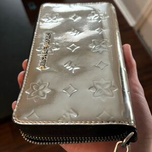 Michael Kors Jet Set Travel Large Smartphone Wristlet Wallet - silver metallic